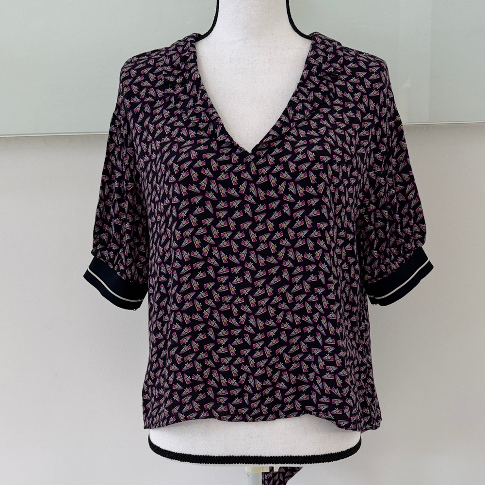 Zara Trafaluc Women’s Short-Sleeve V-Neck Blouse Sneakers Print Black Size L